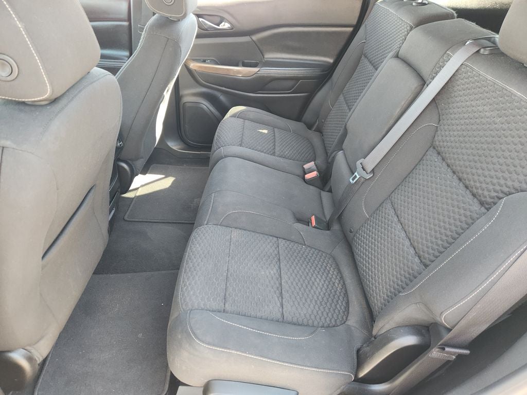 2017 GMC Acadia SLE-2