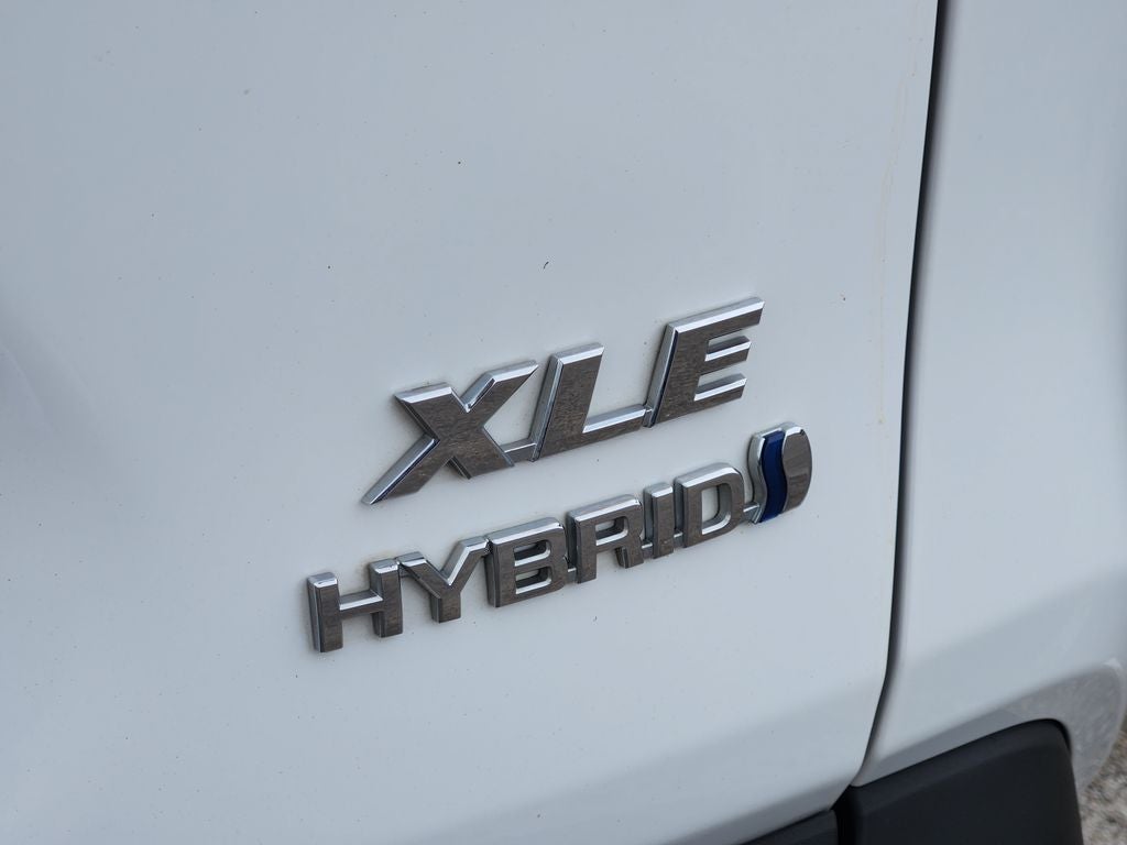 2022 Toyota RAV4 Hybrid XLE