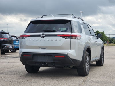2025 Nissan Pathfinder SV