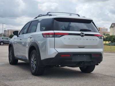 2025 Nissan Pathfinder SV